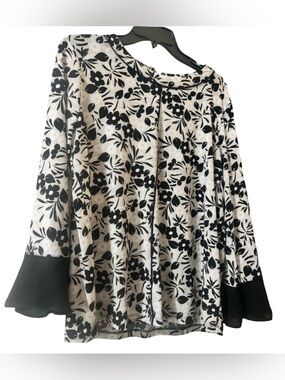 Ann Klein Women’s White and Black Floral Long Sleeve Blouse with Flutter Sleeves